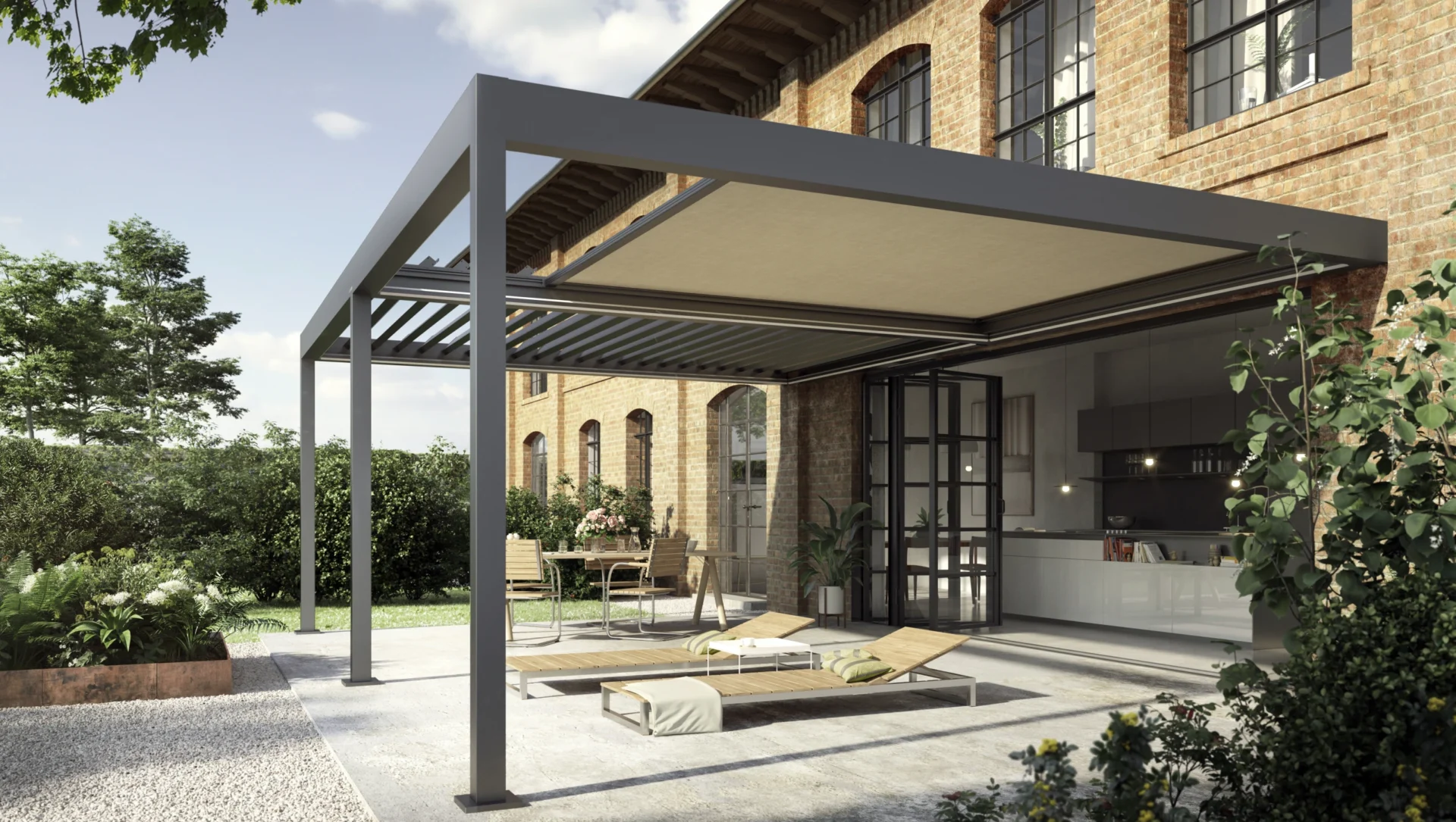 Modernes Terrassendach vor Backsteingebäude mit Gartenmöbeln und Pflanzen